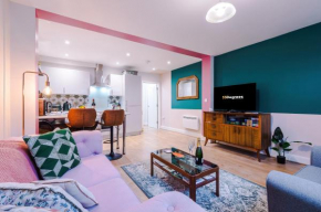 NEW! Stunning City-Centre Home by 53 Degrees Property, ideal for Couples, Amazing Location!